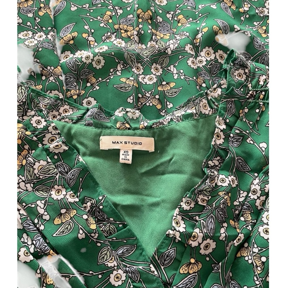 Green Floral V-Neck Smocked Waist Maxi Dress - Picture 3 of 8